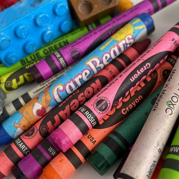 Bag of Crayons - Picture 3 of 6